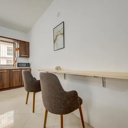 San Julien Apartment *